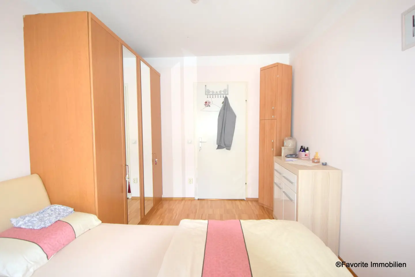 Bright 3-room apartment, centrally accessible, with south-facing balcony in 1100 Vienna