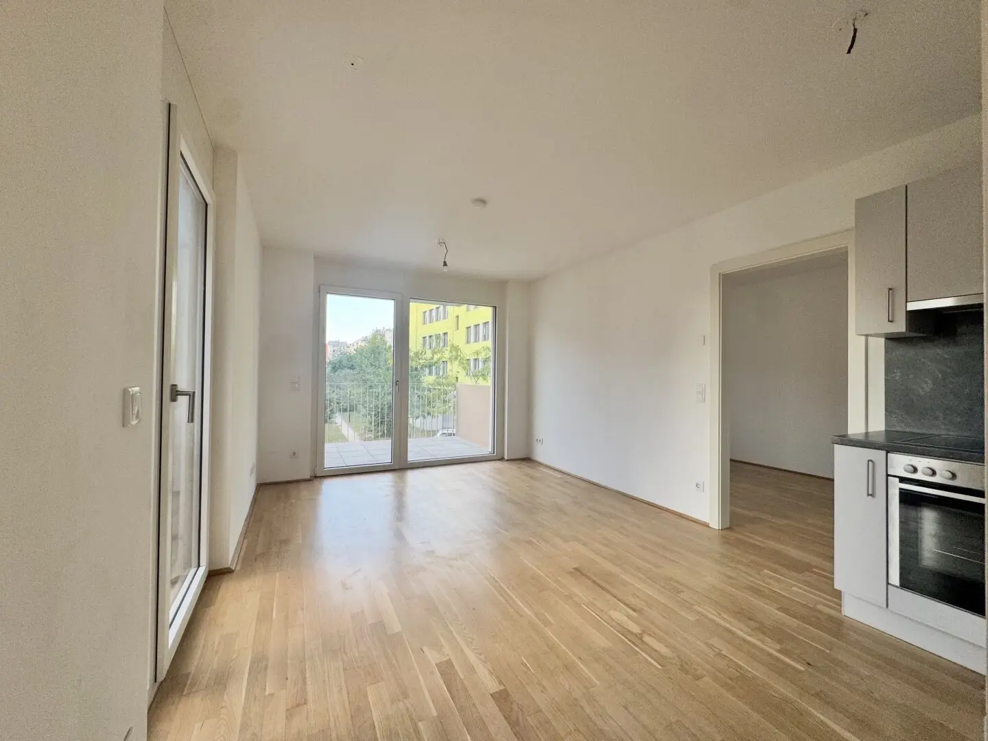 In quiet location near U1 Kagraner Platz