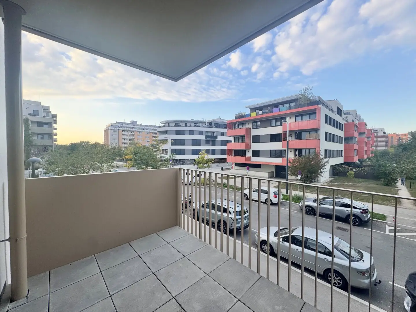 In quiet location near U1 Kagraner Platz