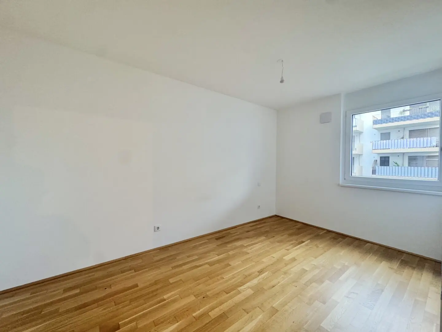 In quiet location near U1 Kagraner Platz
