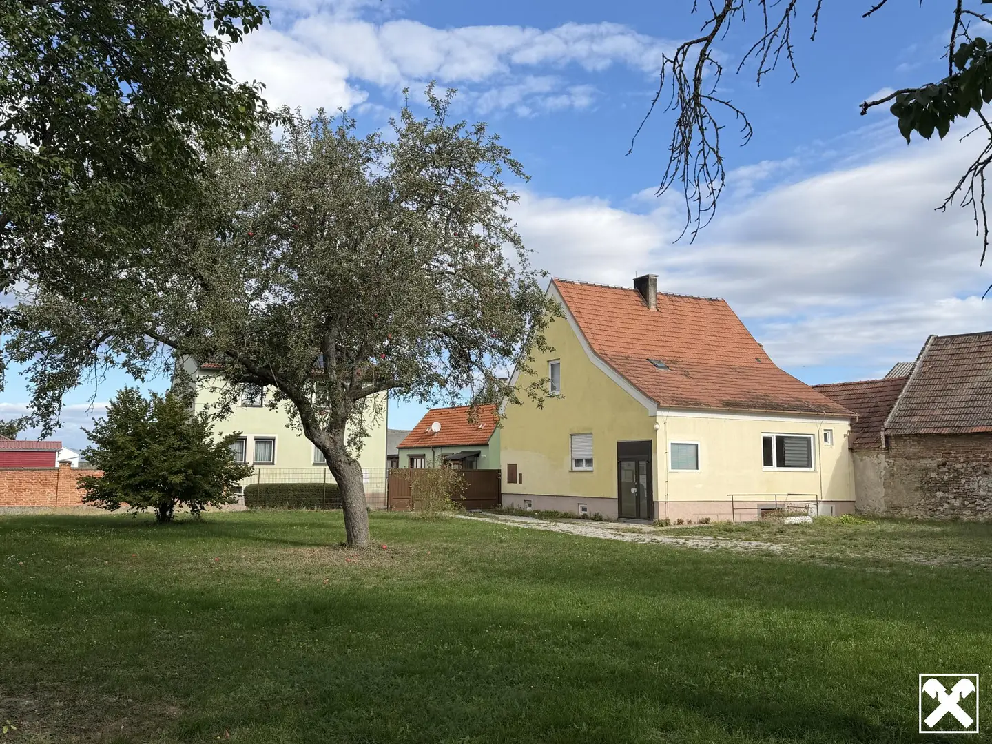 Anwesen mit Scheune und Nebengebäude Familienwohnung