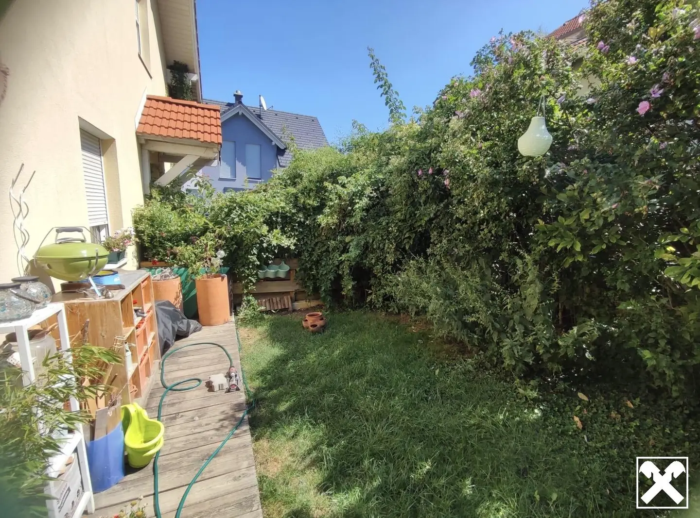 Family apartment with large garden in peaceful green setting