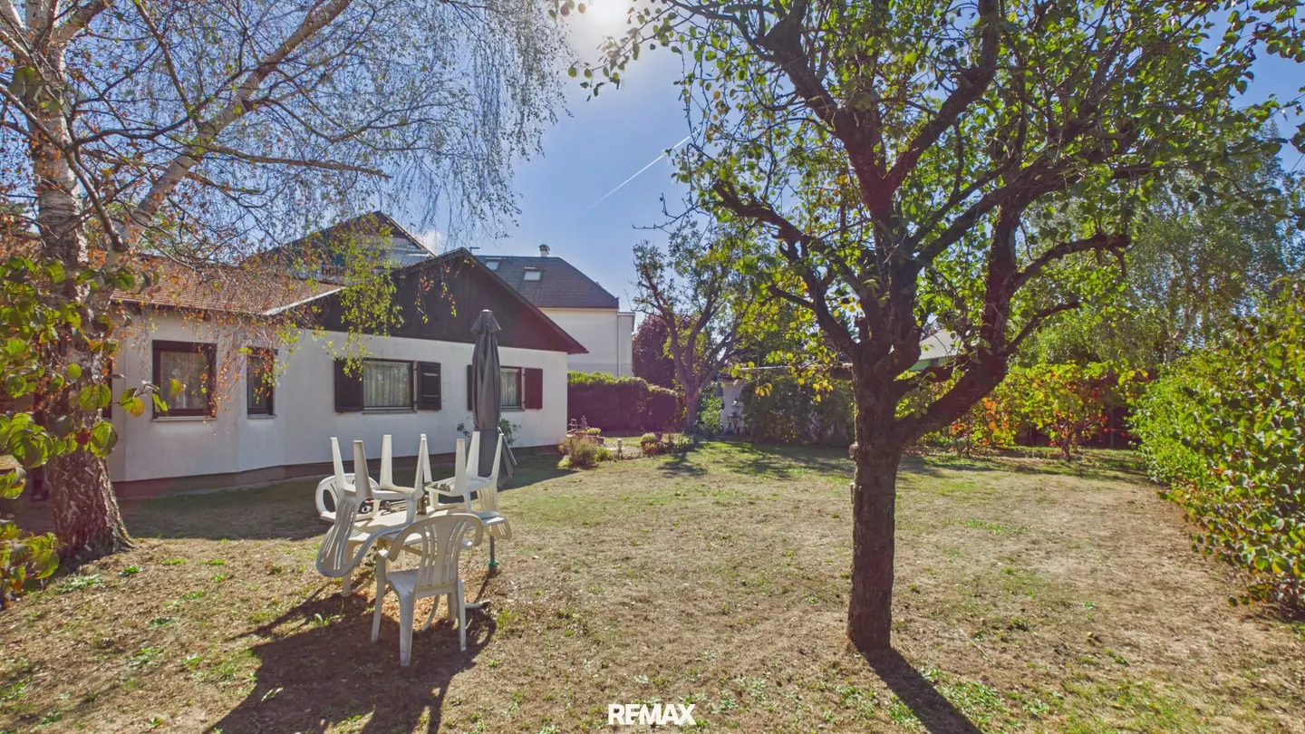 Charming cozy summer cottage on great building plot