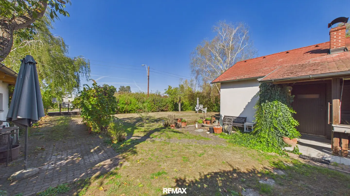 Charming cozy summer cottage on great building plot