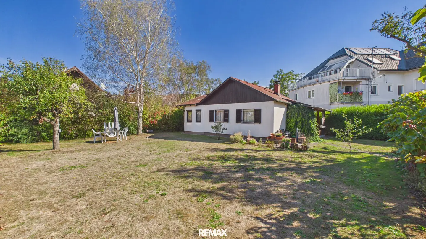 Charming cozy summer cottage on great building plot