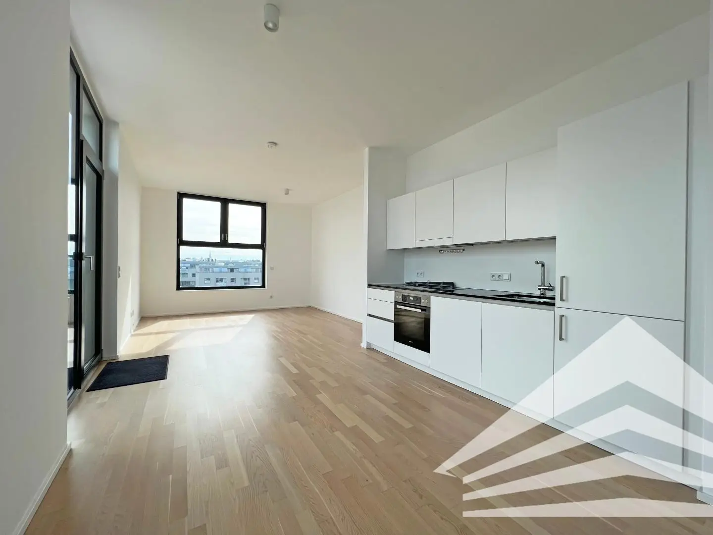 Penthouse in prime city location with large terrace