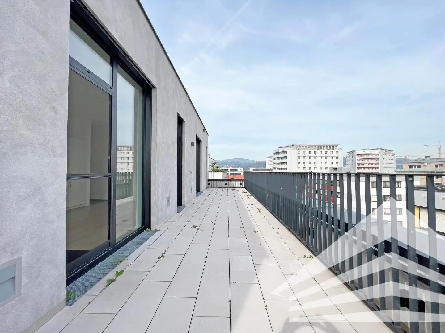 Penthouse in prime city location with large terrace
