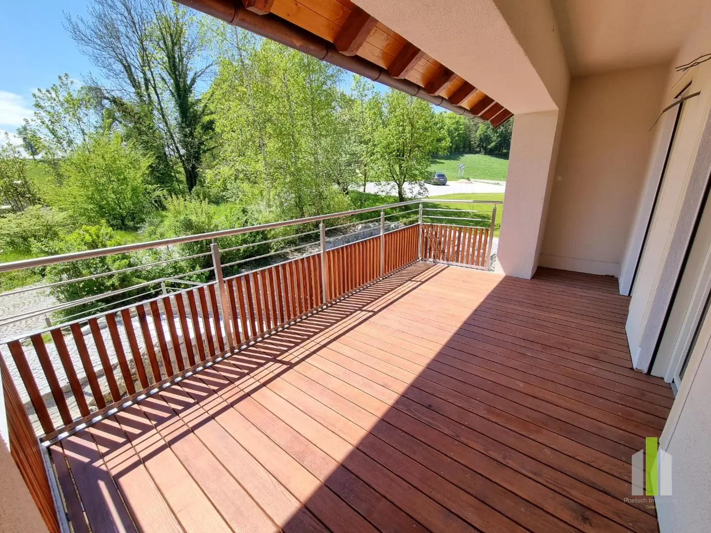 Hochwertige Erdgeschosswohnung in sonniger ruhiger Lage mit Loggia und Balkon