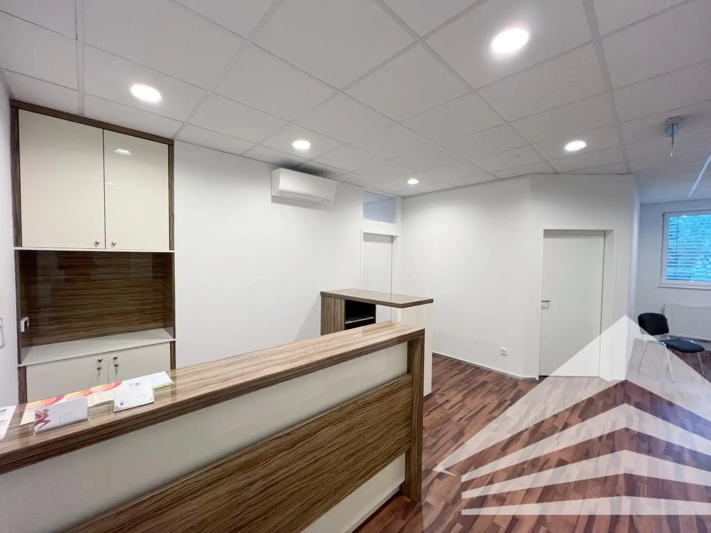 Helle barrierefreie Wohnung im Ärztehaus mit Lift und Parkplätzen