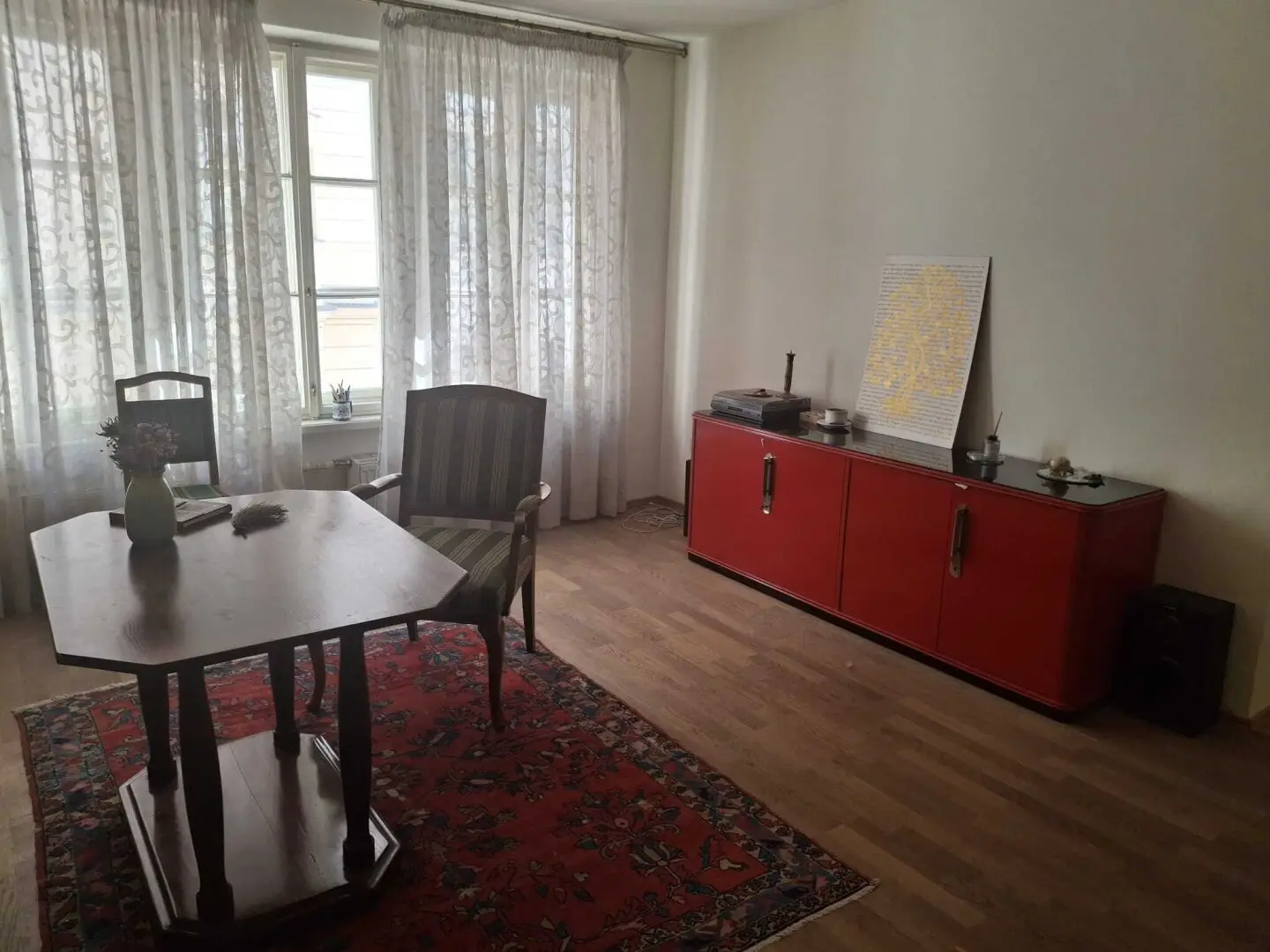 Close to Naschmarkt - great period building - lots of potential