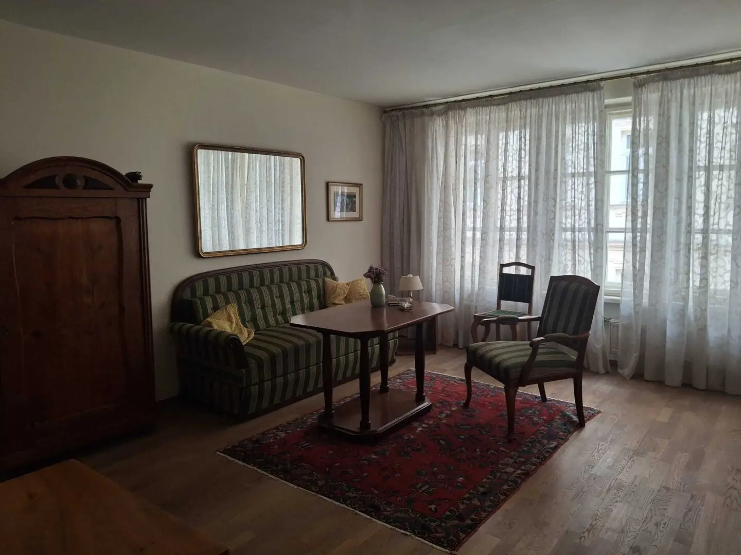 Close to Naschmarkt - great period building - lots of potential