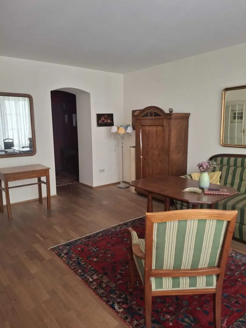 Close to Naschmarkt - great period building - lots of potential