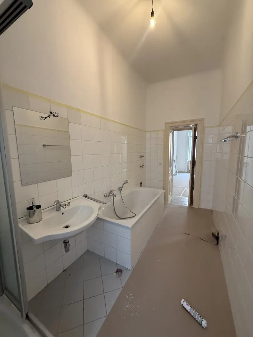2-room apartment - old building in prime location in the 4th district