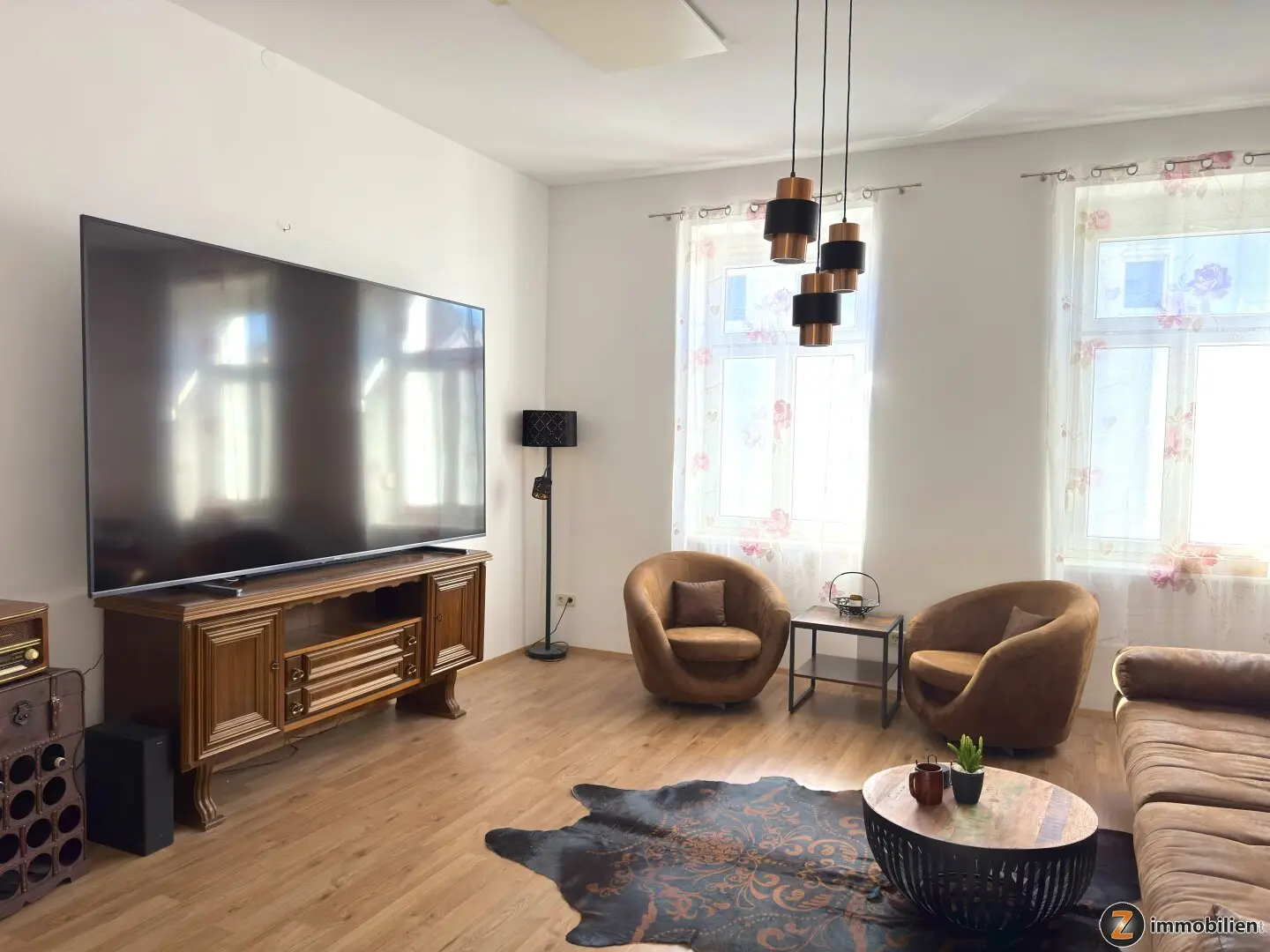 Großzügige Liegenschaft mit barrierefreien Eingang, Büro und Garage