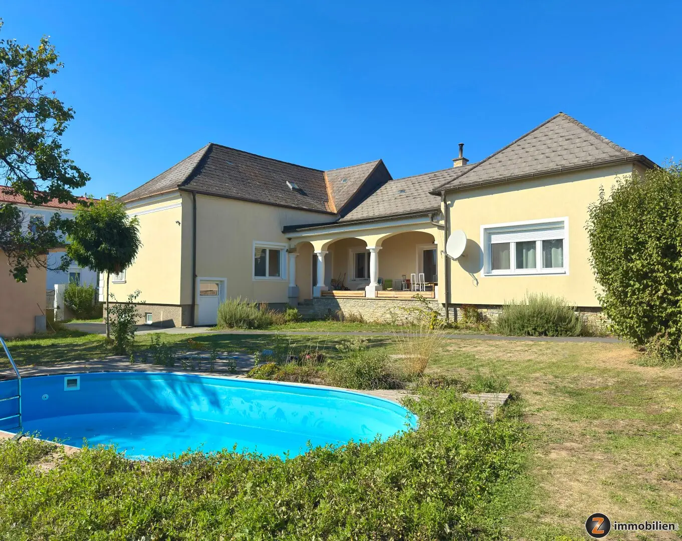 Großzügige Liegenschaft mit barrierefreien Eingang, Büro und Garage