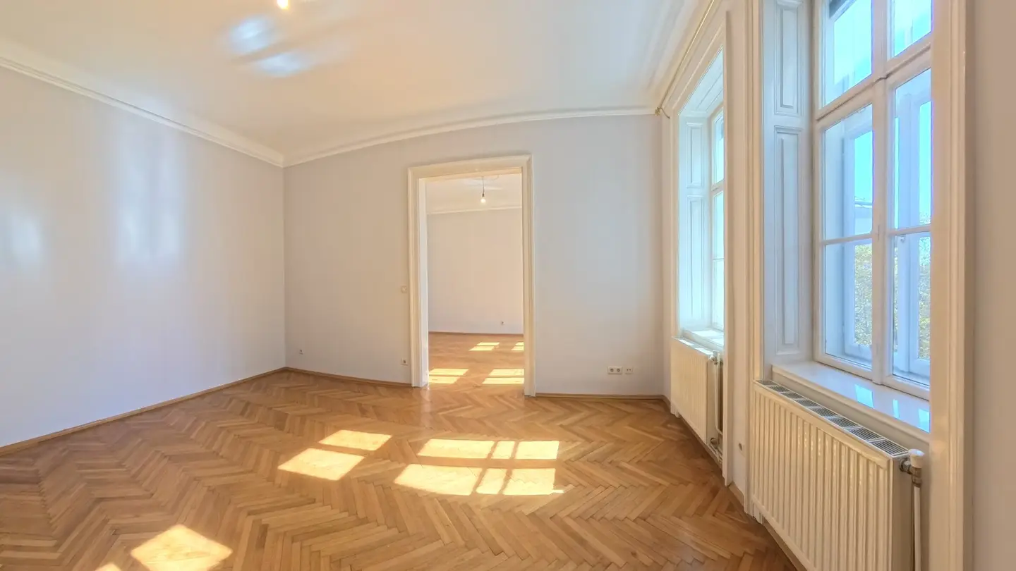 Bright academic single main rental near Parliament and City Hall