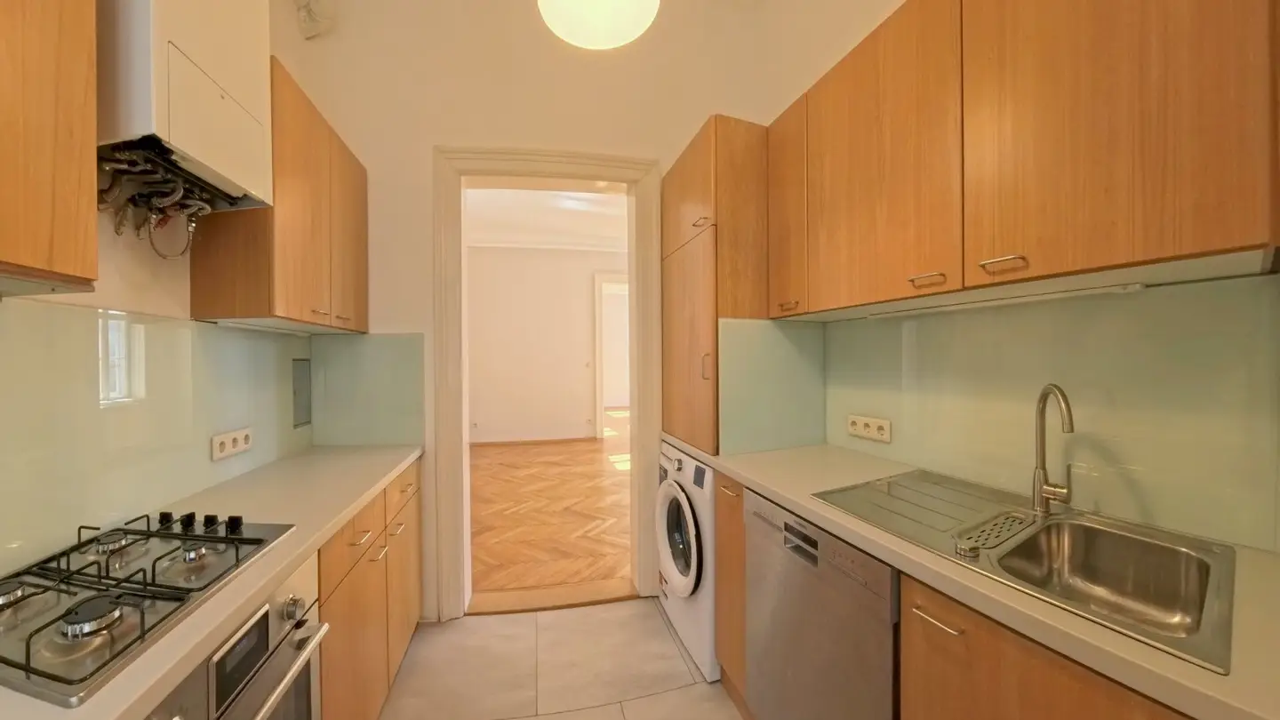 Bright academic single main rental near Parliament and City Hall