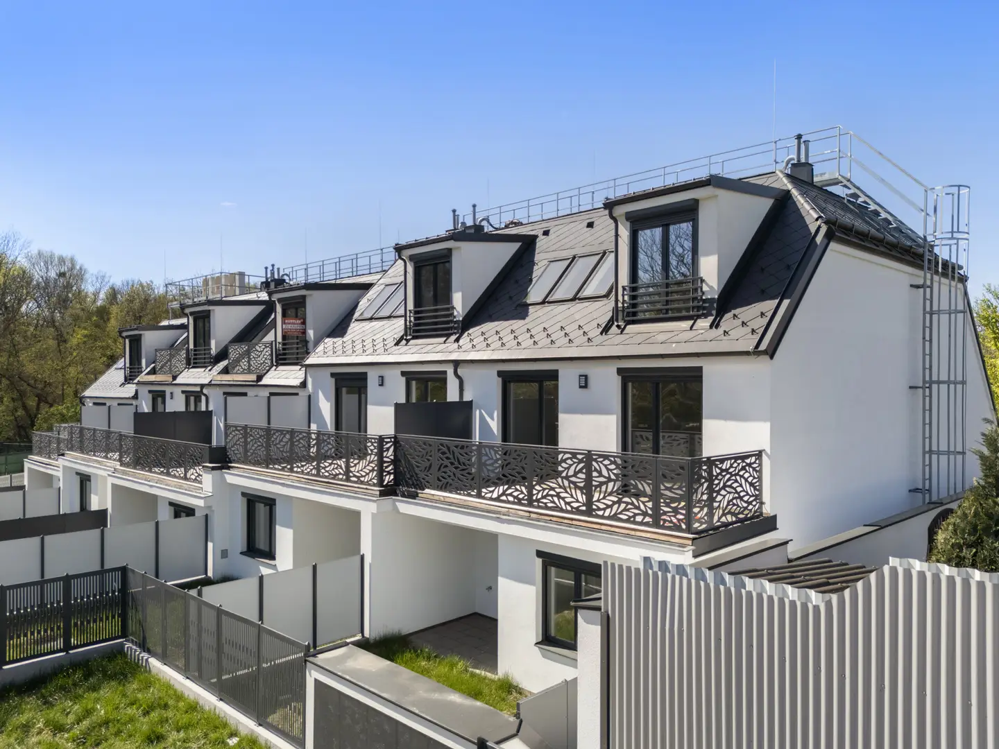 First occupancy Wohnung with private garden and air conditioning