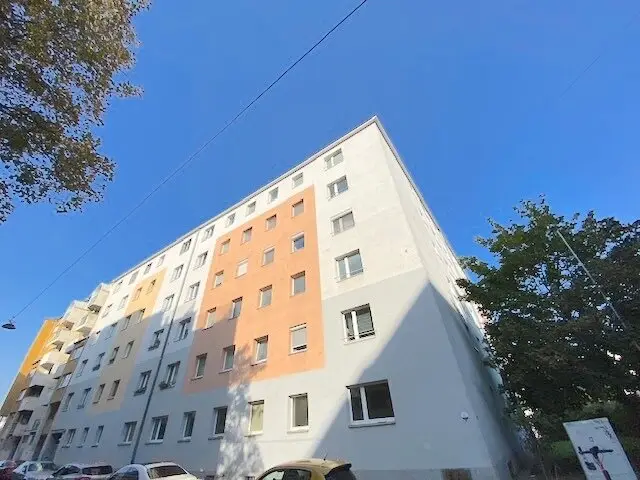 PROVISIONSFREI VOM EIGENTÜMER! UNSANIERTE 4-ZIMMER FAMILIENWOHNUNG NÄHE HANDELSKAI!