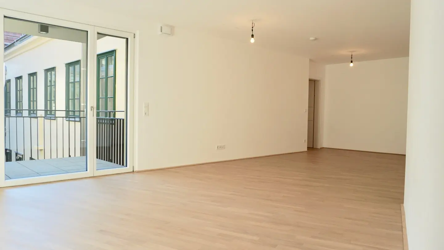 Second occupancy: Beautiful oasis of calm - courtyard-facing 4 room apartment with balcony and 2 bathrooms - directly at Hietzing subway station