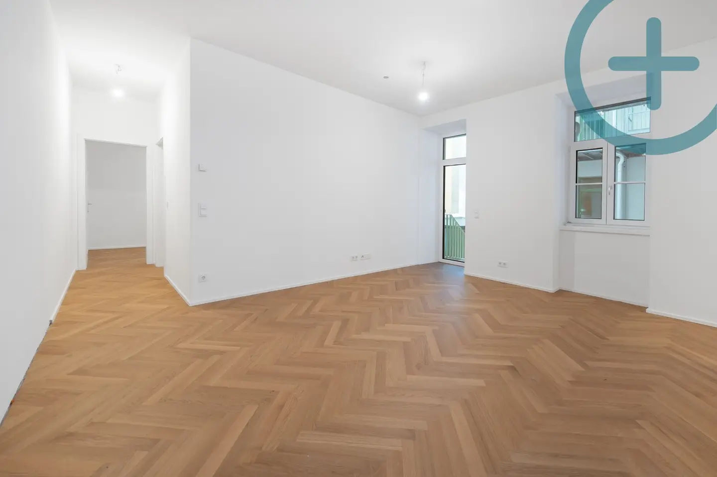 Helle Altbauwohnung mit eigenem Garten und Fischgrätparkett