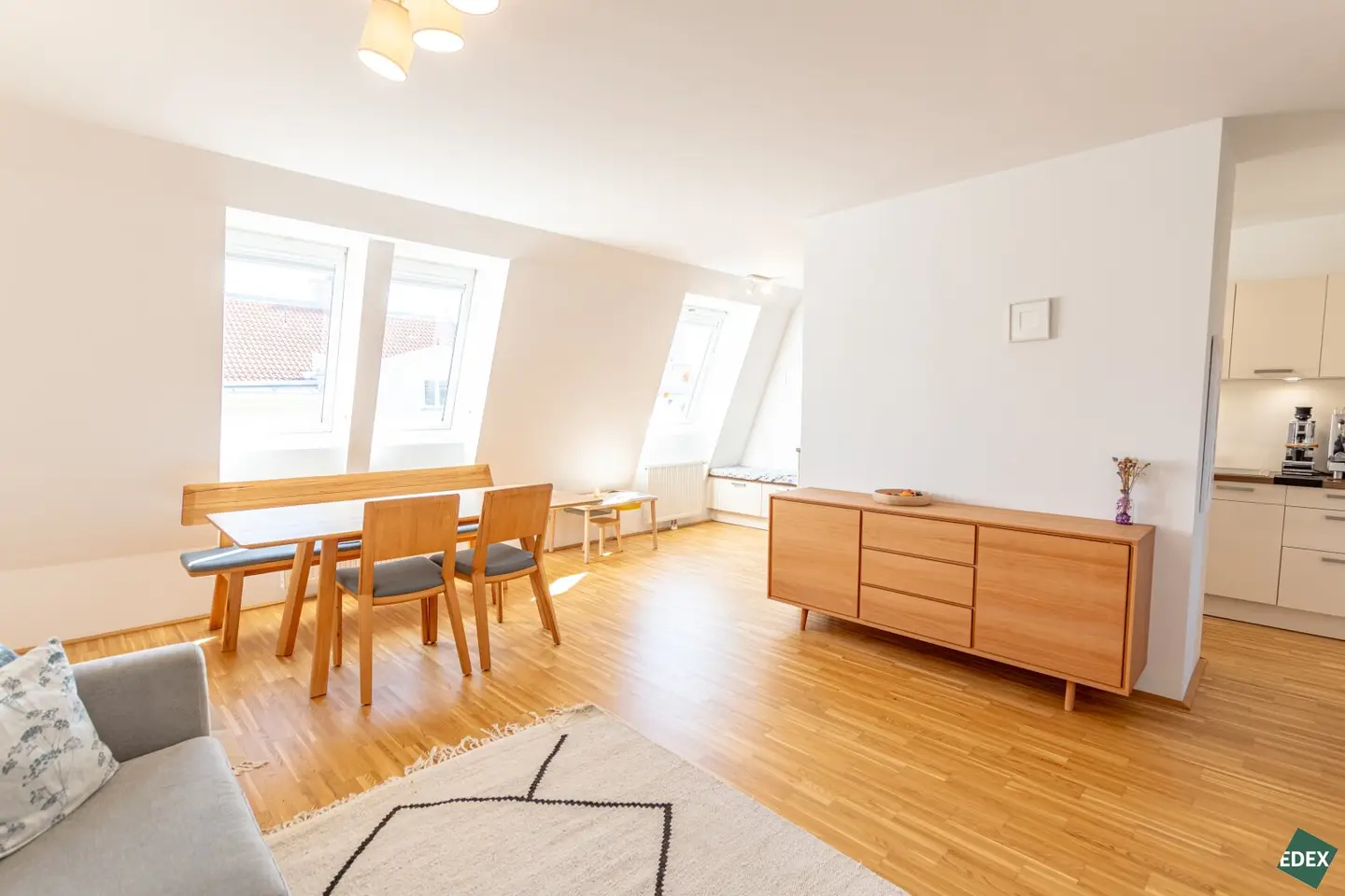 Schöne 4-Zimmer-Dachgeschoß-Maisonette mit ruhig gelegener Terrasse