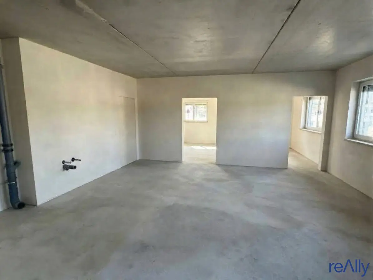 310 m² in first occupancy – Perfect commercial space for practice and medical office with private garden in Mödling