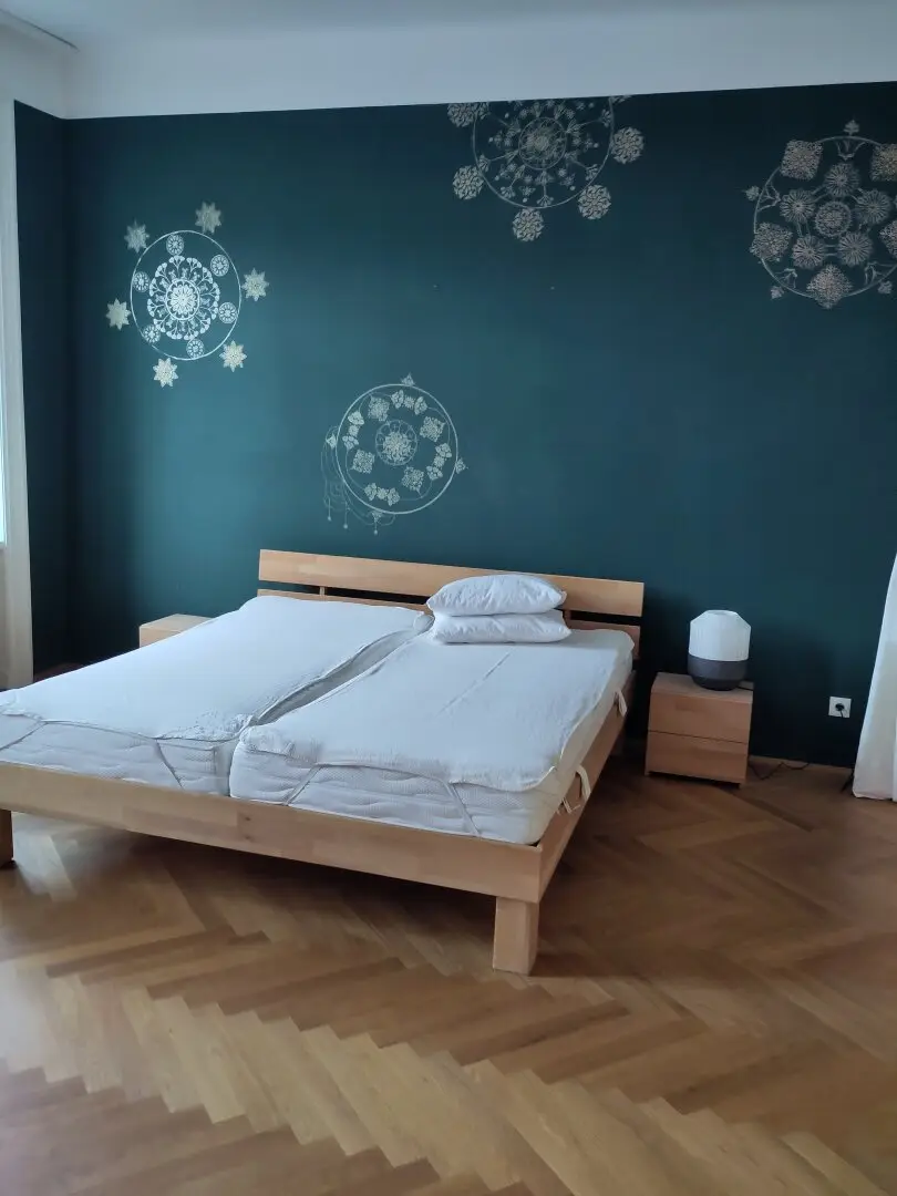 Furnished historic apartment with balcony – Open-ended