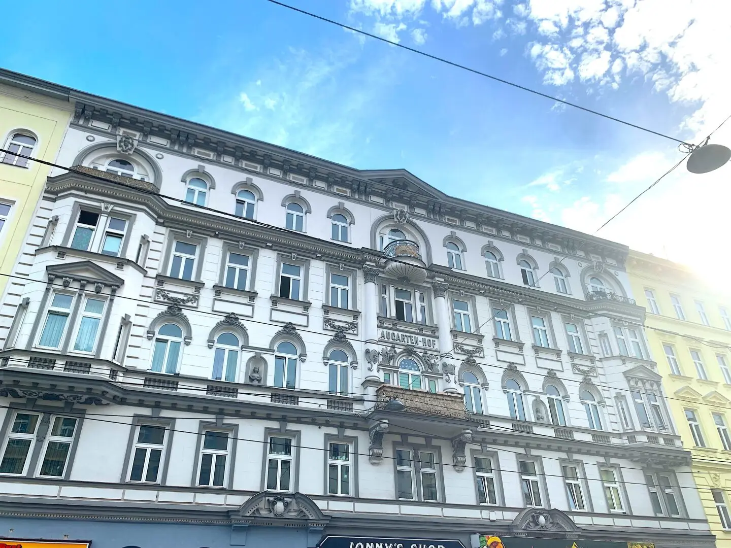Furnished historic apartment with balcony – Open-ended