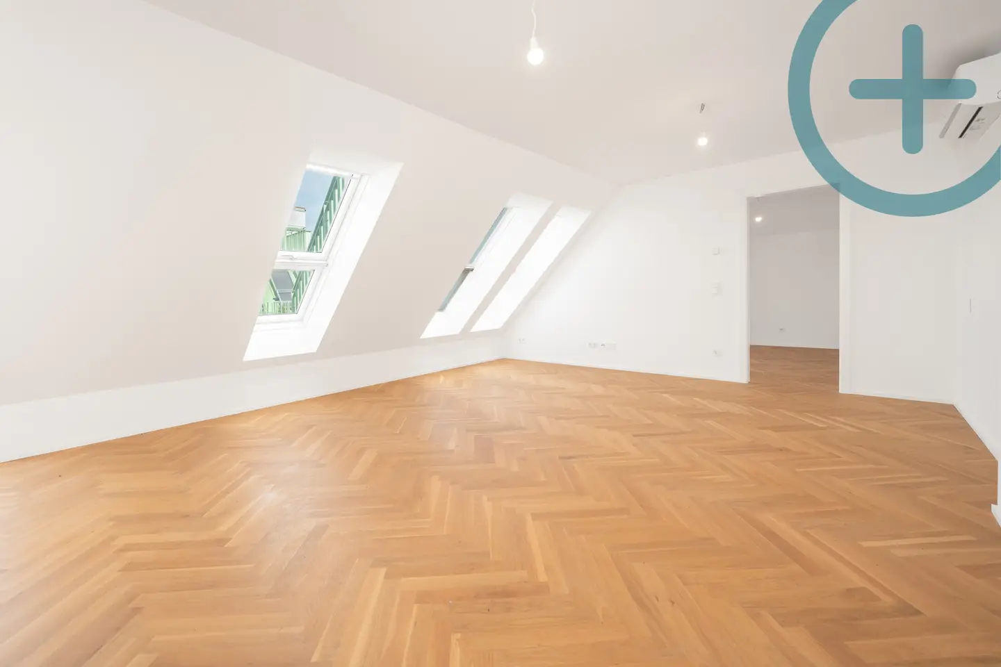 Bright Maisonettewohnung with private roof terrace