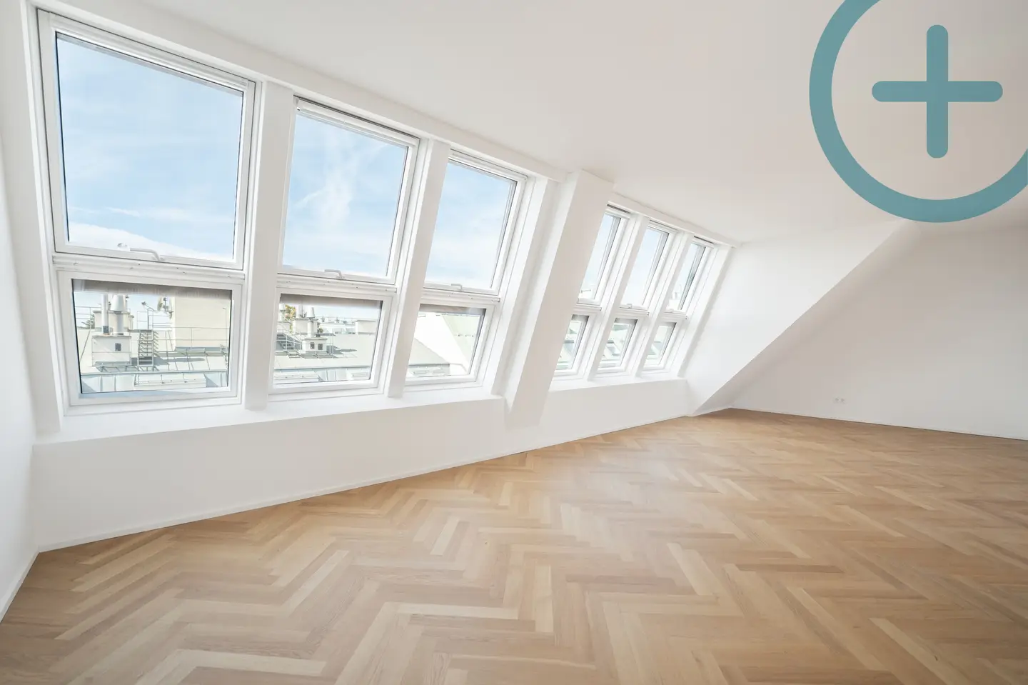 Bright penthouse with large roof terrace and open living kitchen