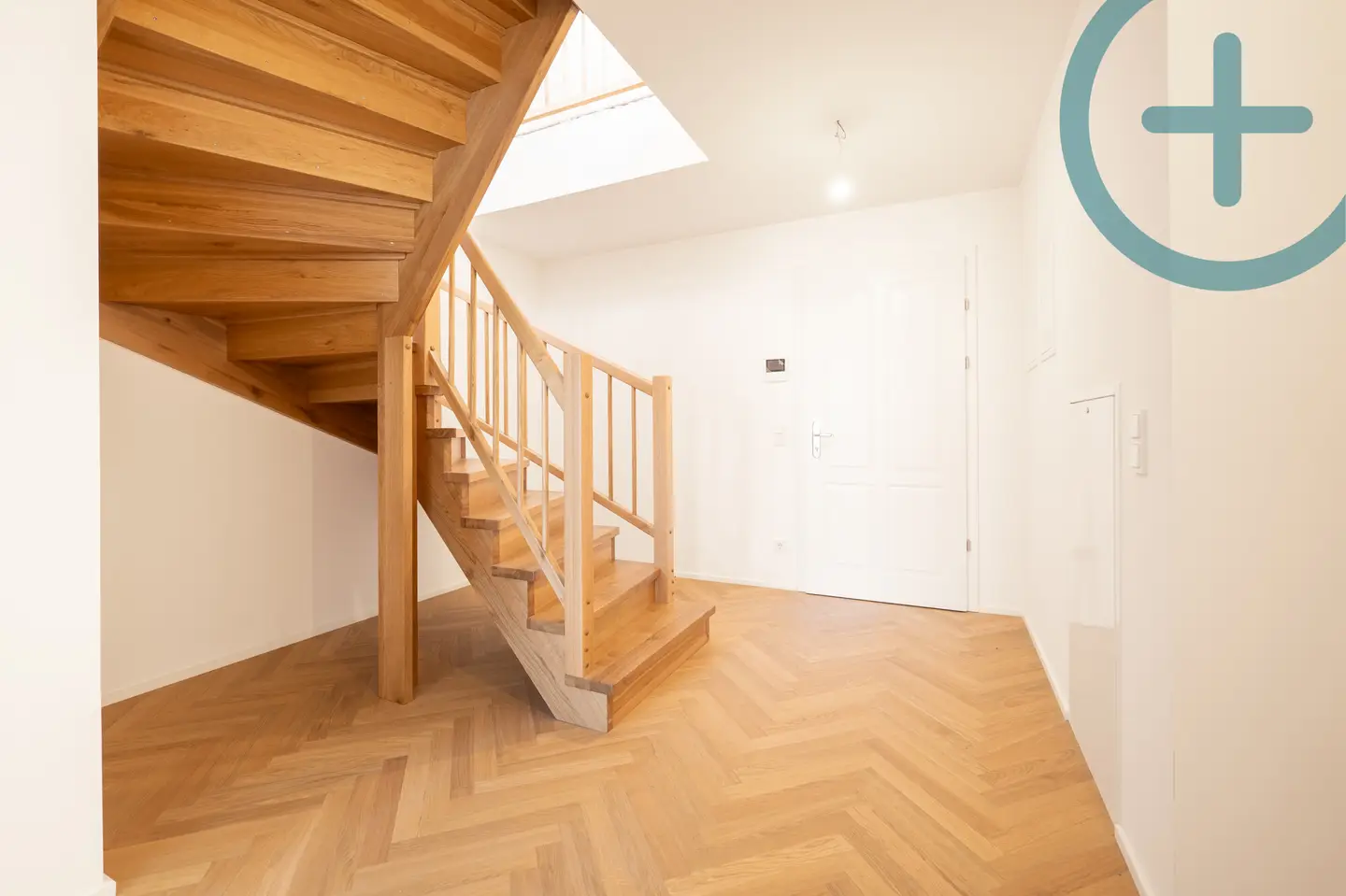 Bright penthouse with large roof terrace and open living kitchen