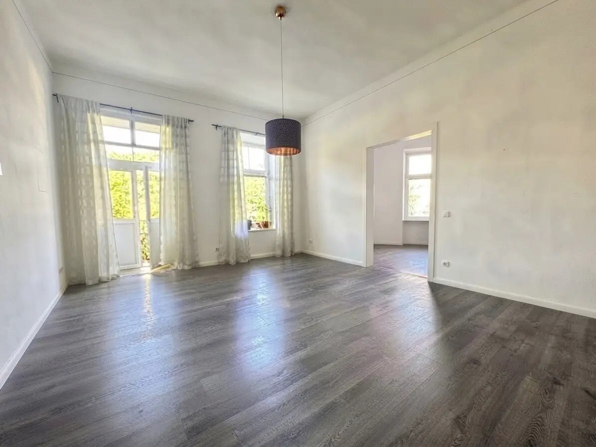 RARITÄT - HERRLICHE VILLENETAGE mit Balkon und Potential