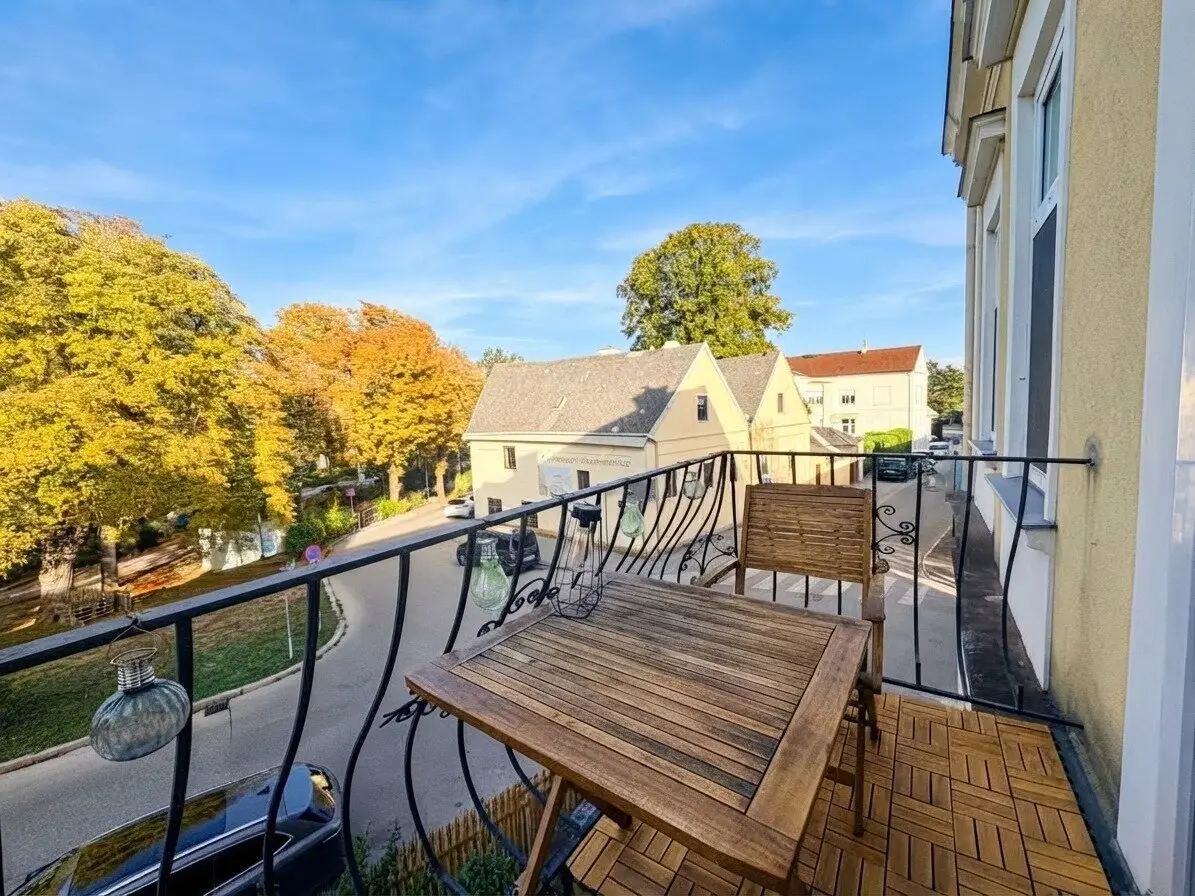 RARITÄT - HERRLICHE VILLENETAGE mit Balkon und Potential