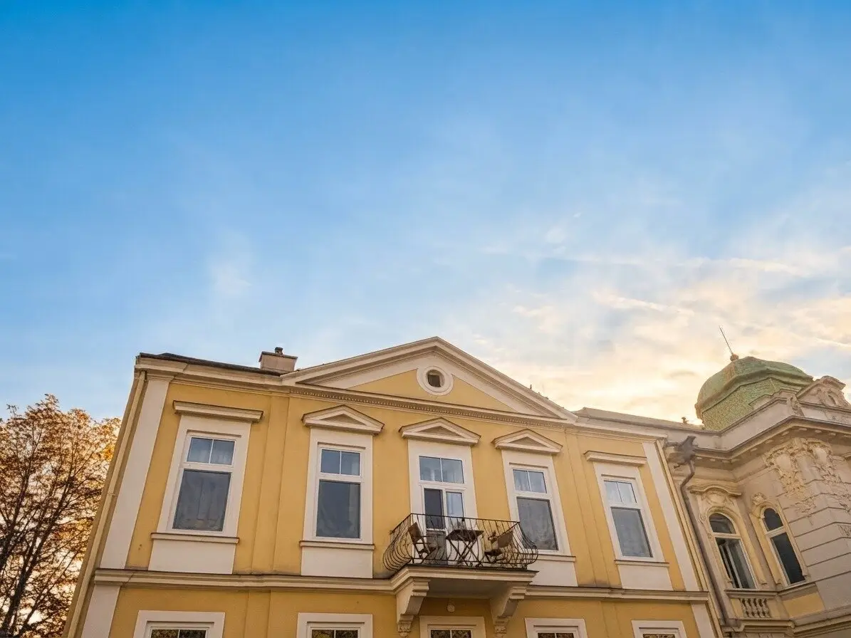 RARITÄT - HERRLICHE VILLENETAGE mit Balkon und Potential