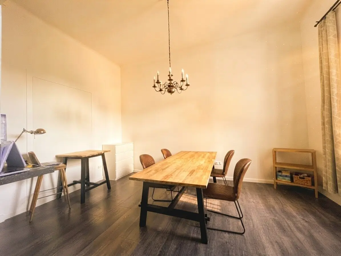 RARITÄT - HERRLICHE VILLENETAGE mit Balkon und Potential