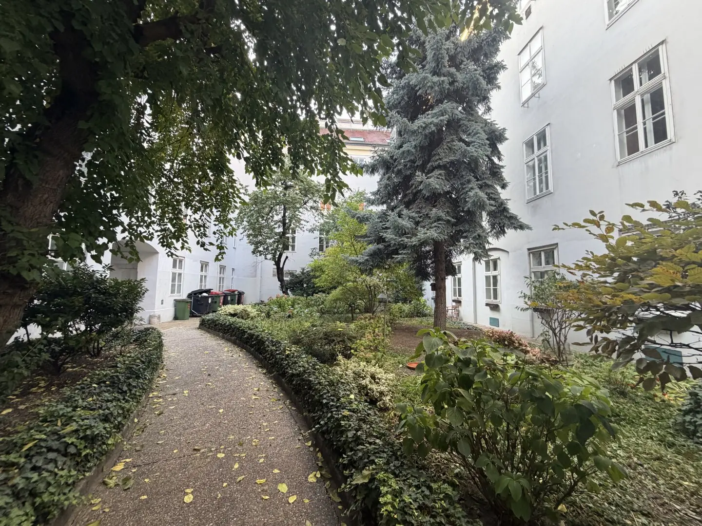 Charming 3-room apartment in Salesianergasse – 2nd floor with green courtyard view