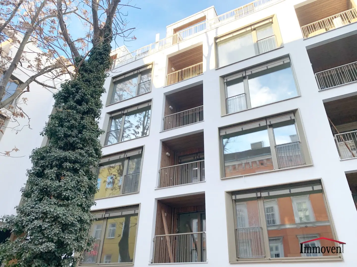 TOP LOCATION: 5th floor - Street-facing, modern 2-room apartment with loggia (rental start 01.01.2027)