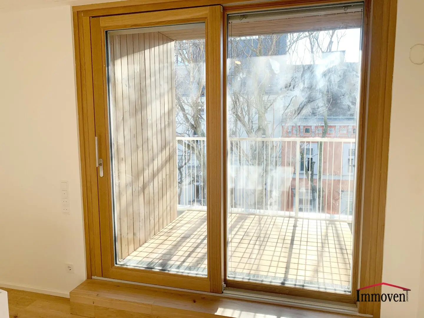 TOP LOCATION: 5th floor - Street-facing, modern 2-room apartment with loggia (rental start 01.01.2027)