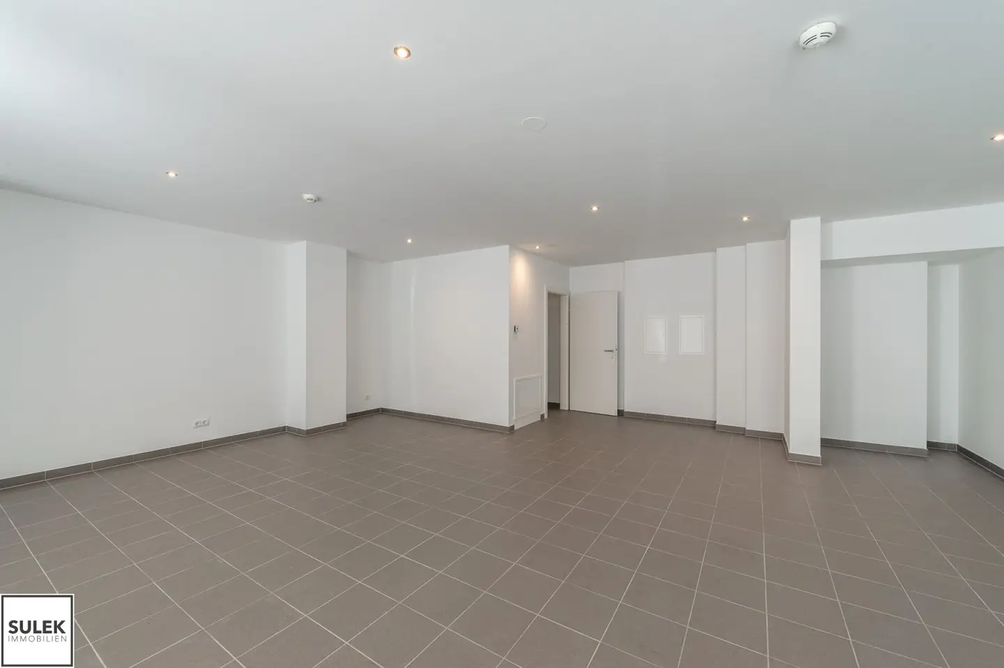 Kaiserstraße: moderne rd. 60 m² Gewerbefläche - ideales Kleinbüro / Atelier usw. - ab 1.1.27