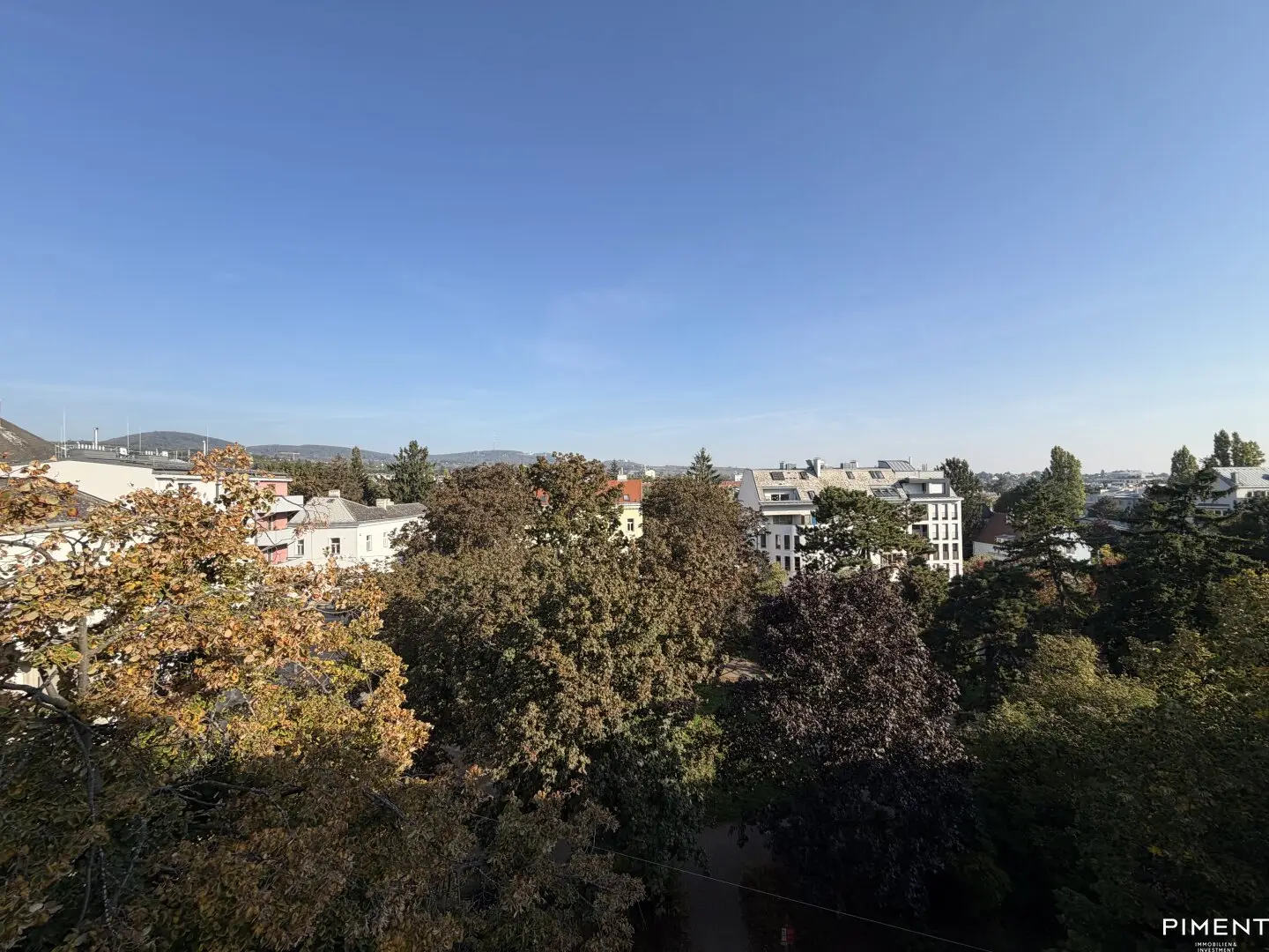 Exclusive top-floor apartment with distant view