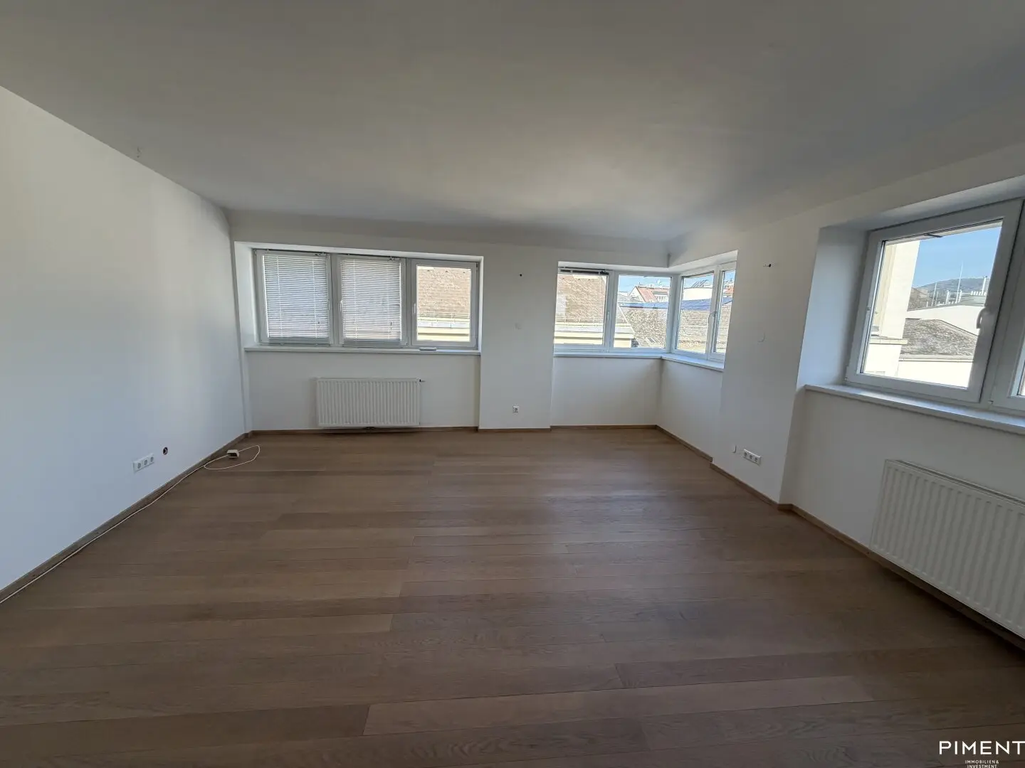 Exclusive top-floor apartment with distant view