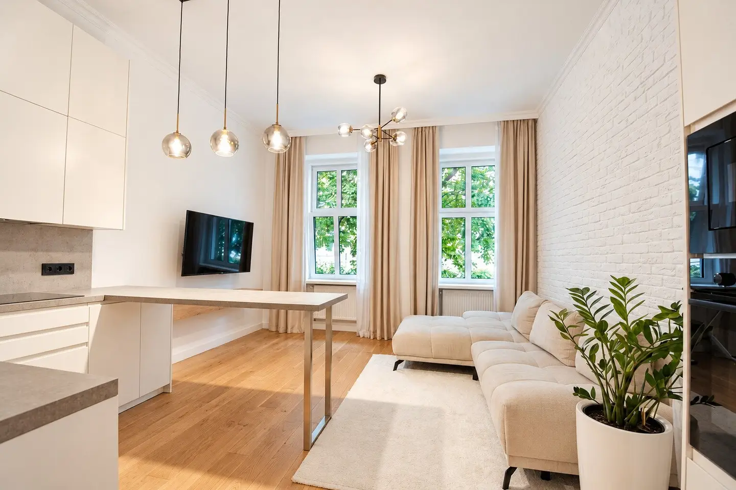 Charmante Altbauwohnung - Erstklassig renoviert - Nähe Rochusmarkt