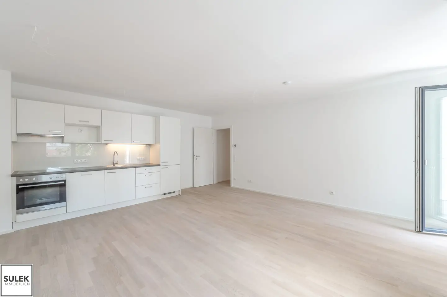 Kaiserstraße: 2-room new-build apartment with courtyard balcony in prime location // from 1.1.27