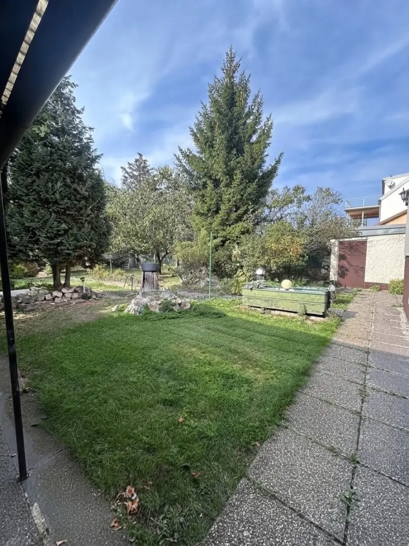 Top Gelegenheit- Hausanteil mit großem Garten in bester Lage