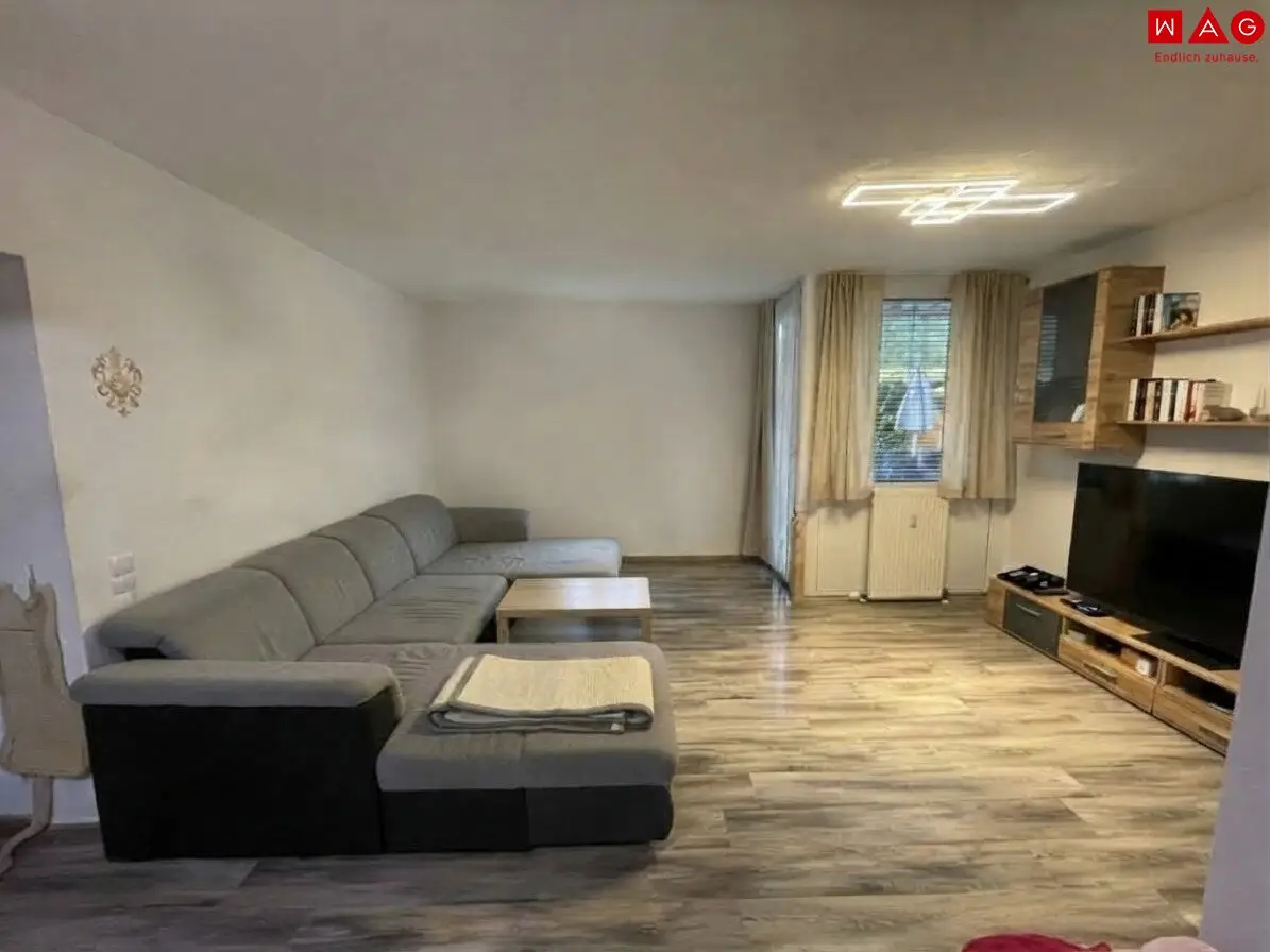 Living like a terraced house, great ground floor terrace apartment with carport