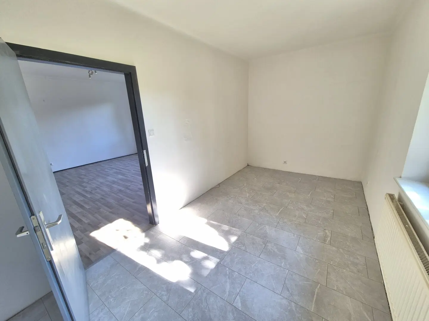 Renovierungsbedürftige 3-Zimmer Wohnung mit Balkon in Hallein