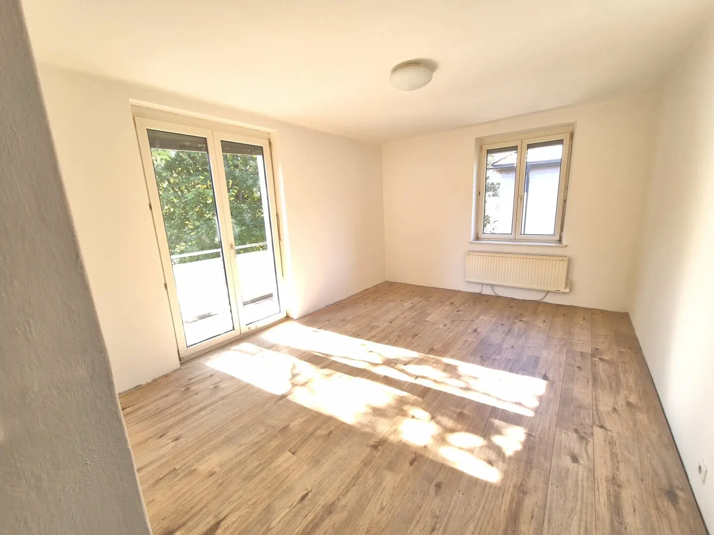 Renovierungsbedürftige 3-Zimmer Wohnung mit Balkon in Hallein