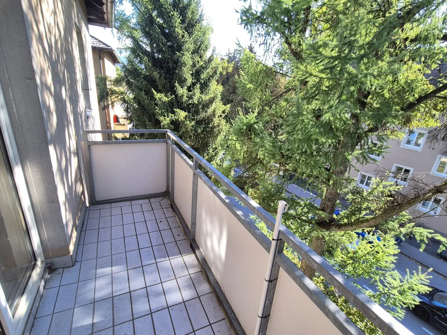 Renovierungsbedürftige 3-Zimmer Wohnung mit Balkon in Hallein