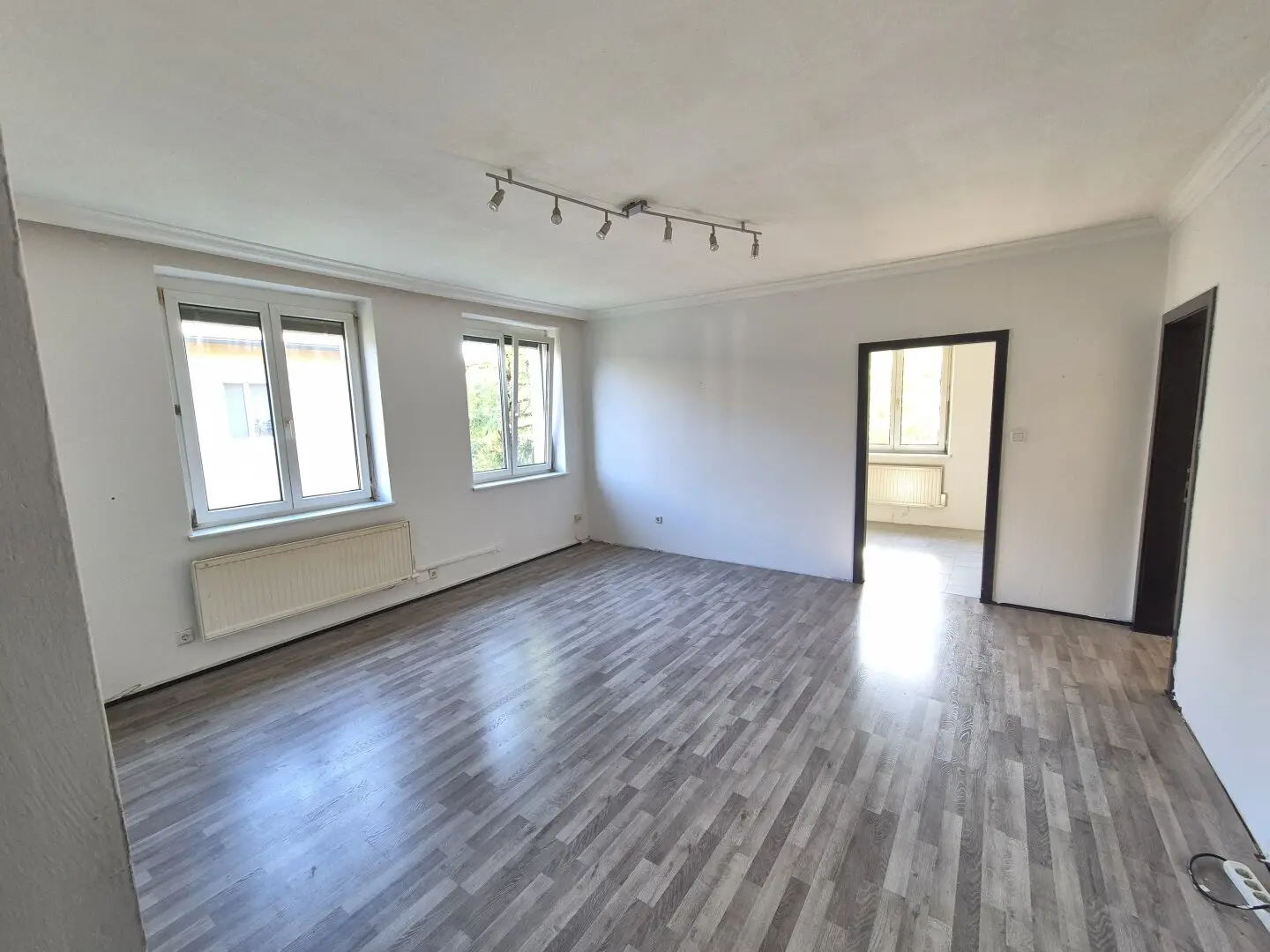 Renovierungsbedürftige 3-Zimmer Wohnung mit Balkon in Hallein